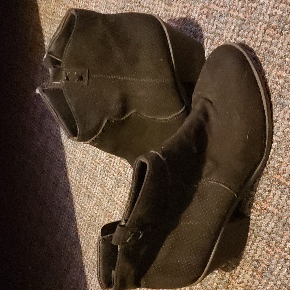 Size 11 black boot